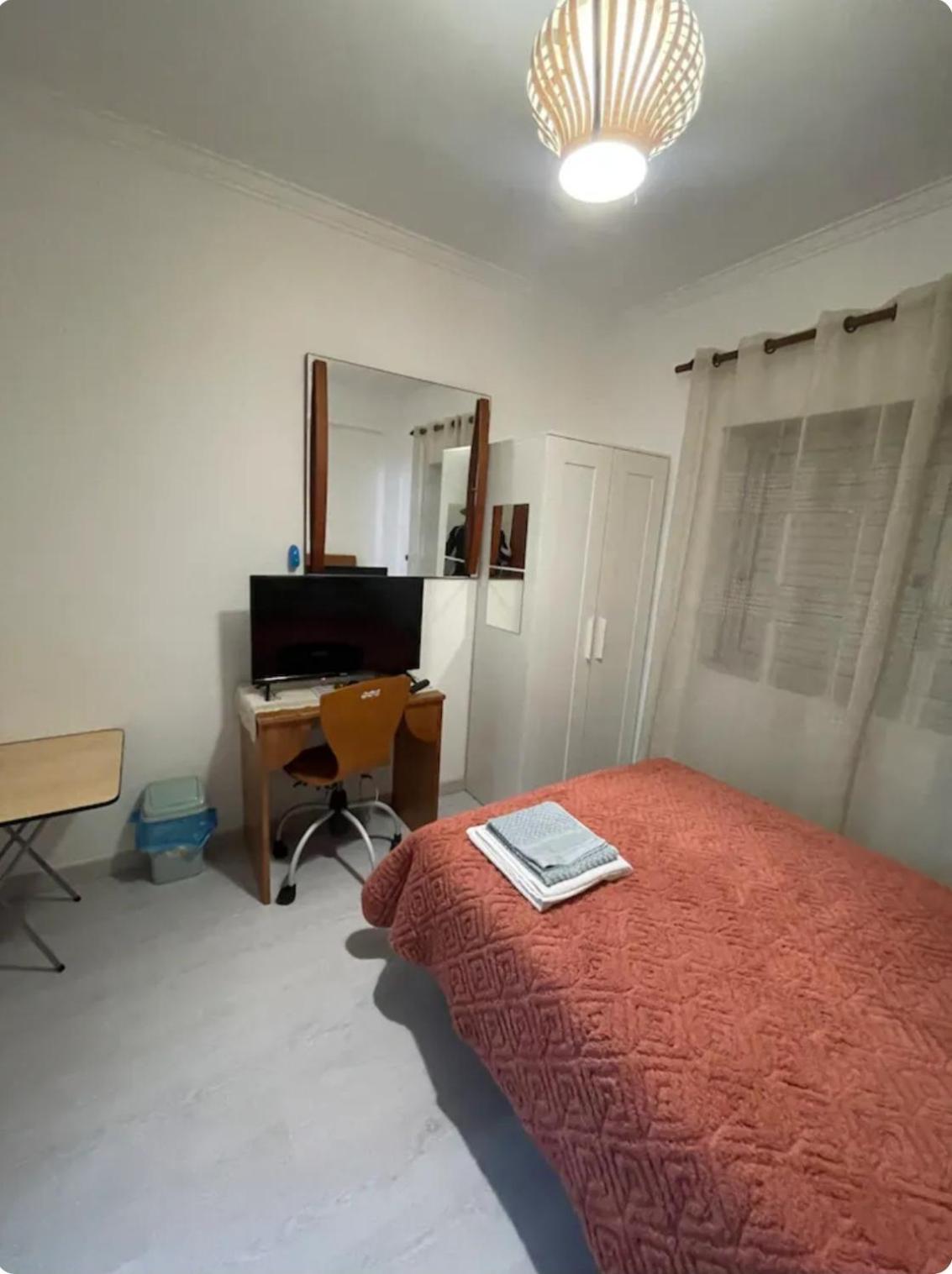 Apartmán Quarto Calmo E Acolhedor Almada Exteriér fotografie