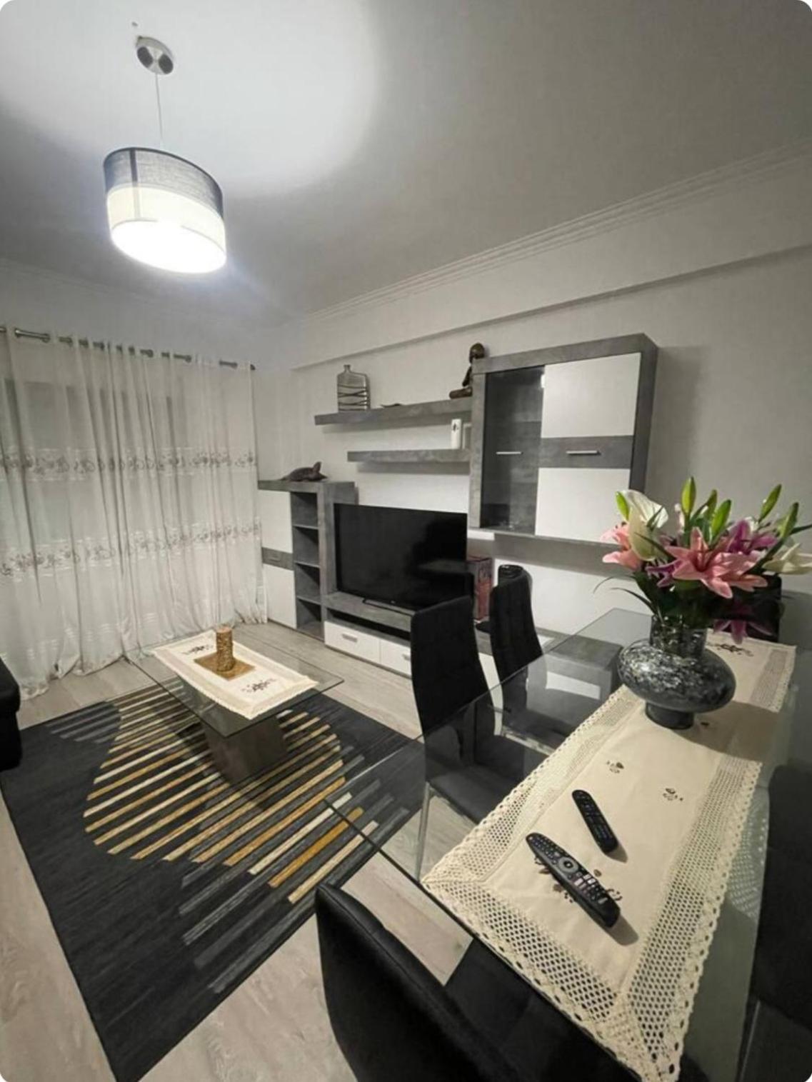 Apartmán Quarto Calmo E Acolhedor Almada Exteriér fotografie