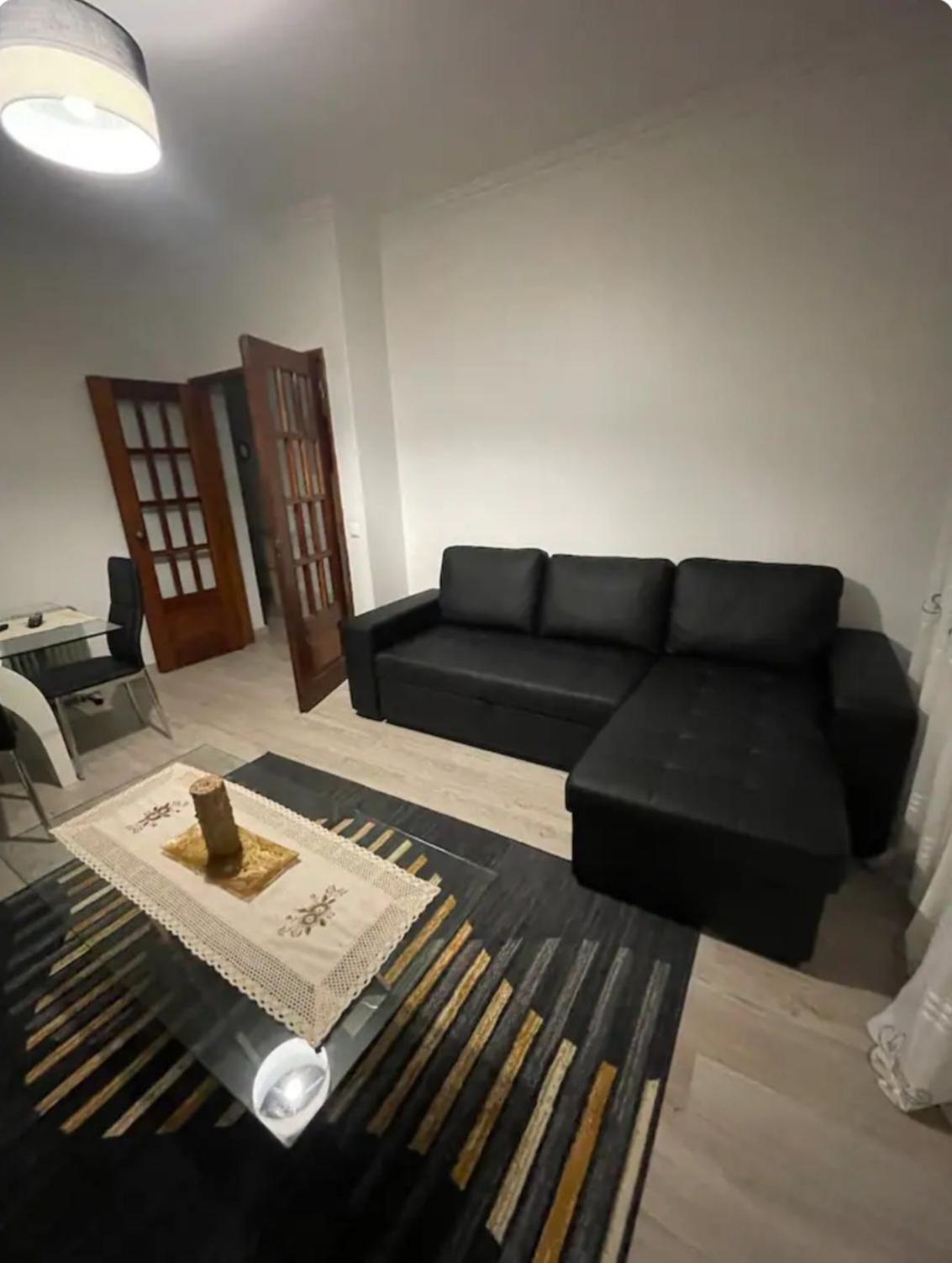 Apartmán Quarto Calmo E Acolhedor Almada Exteriér fotografie