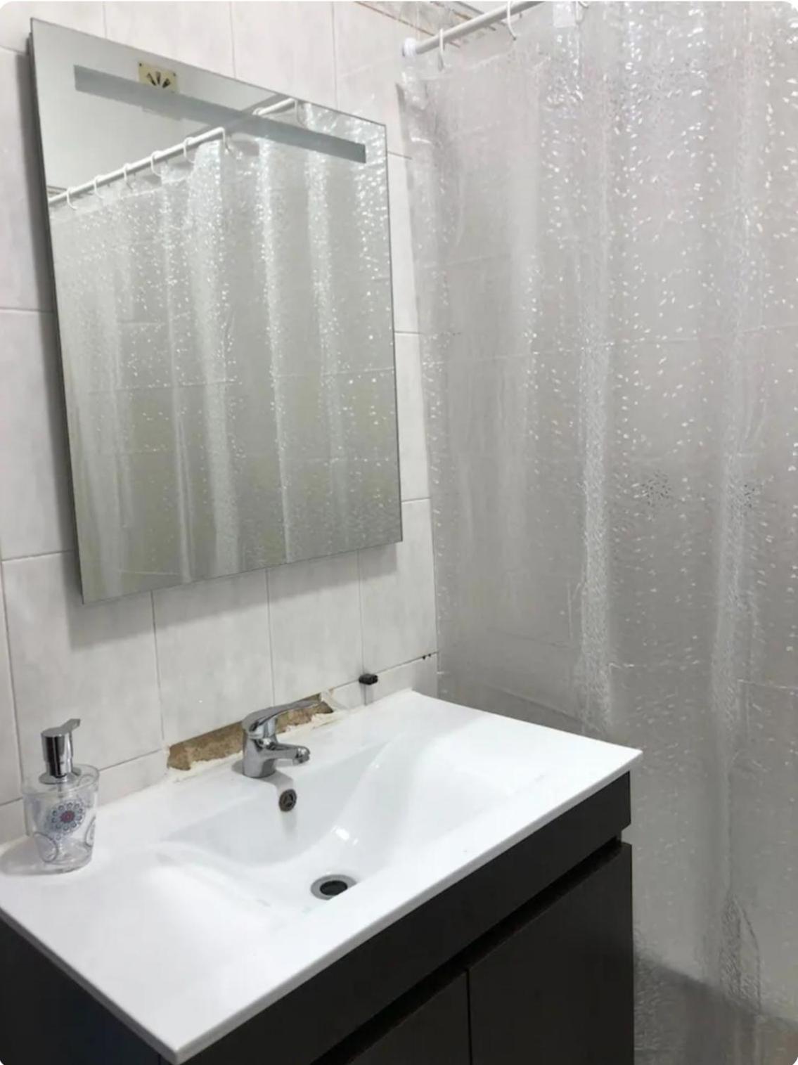 Apartmán Quarto Calmo E Acolhedor Almada Exteriér fotografie